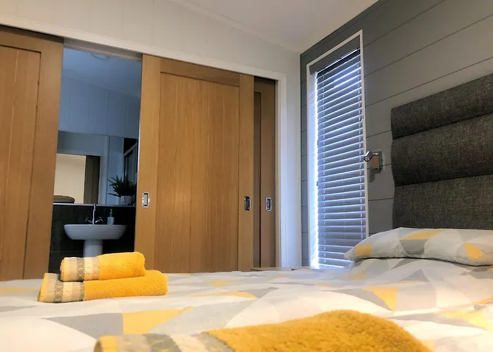 Shropshire Lodges - Romantic Luxury Hot Tub Breaks