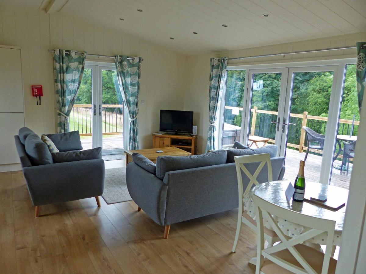 Shropshire - Romantic Luxury Hot Tub Breaks Bridgnorth