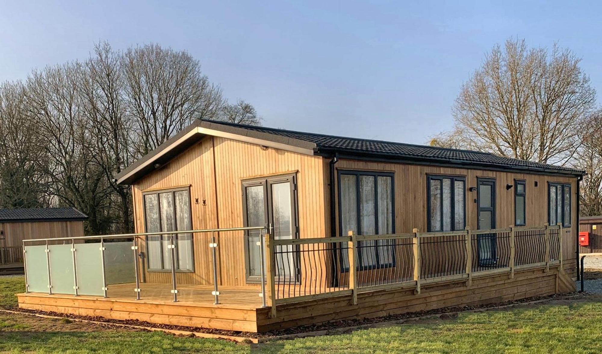 Shropshire - Romantic Luxury Hot Tub Breaks *