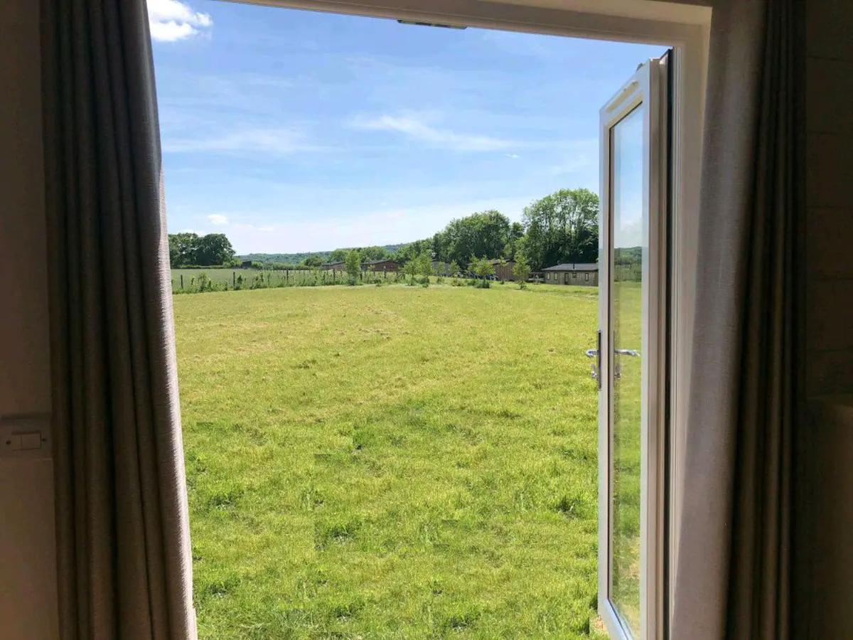 Shropshire - Romantic Luxury Hot Tub Breaks *